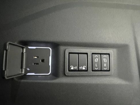 New 2026 Chevrolet Tahoe High Country AWD/4WD image 35