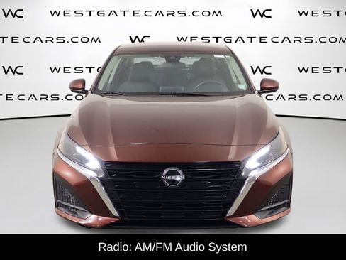 Used 2023 Nissan Altima 2.5 SV FWD image 2