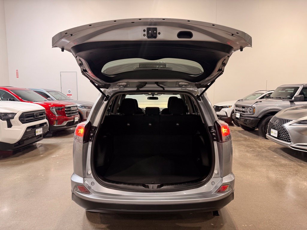 Used 2016 Toyota RAV4 LE FWD image 9