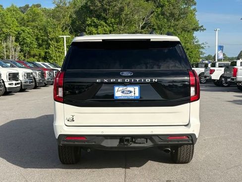 Used 2025 Ford Expedition Active AWD/4WD image 4