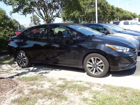 Used 2025 Nissan Versa SV FWD image 4