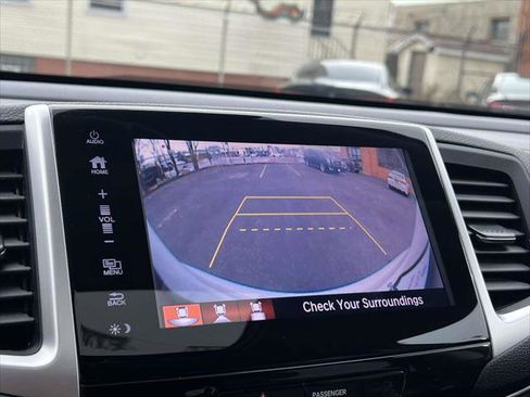 Used 2018 Honda Pilot Touring image 30