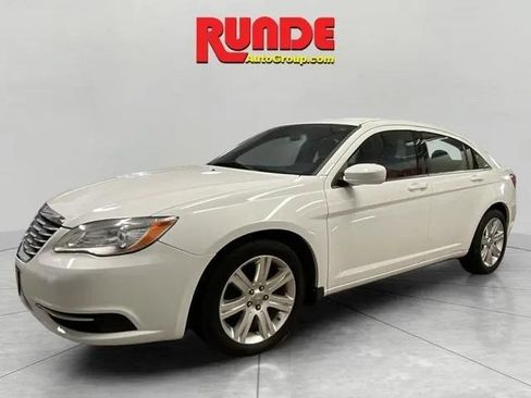 Used 2013 Chrysler 200 Touring FWD image 1