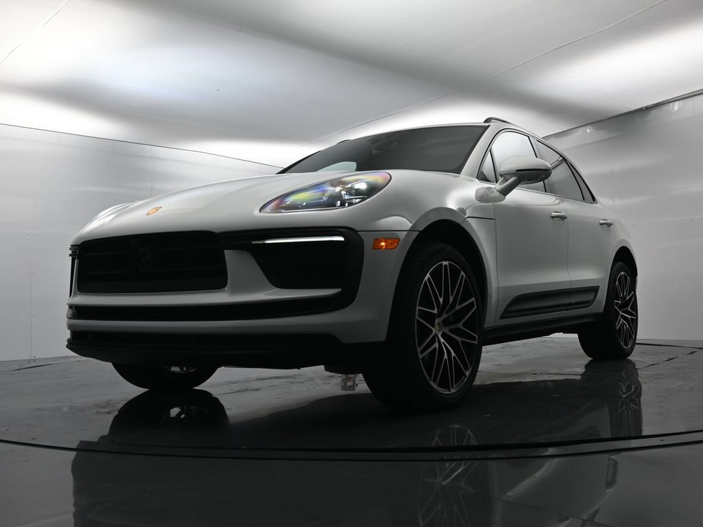 Certified 2026 Porsche Macan AWD/4WD image 43