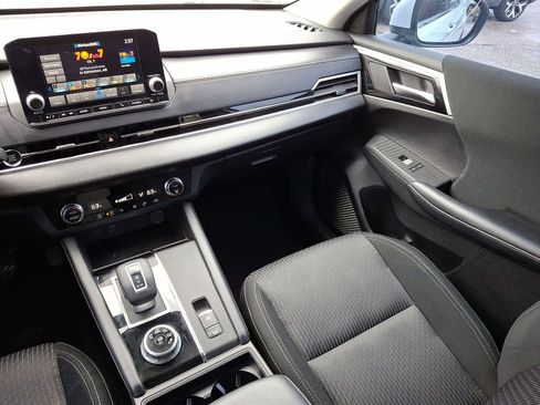 Used 2024 Mitsubishi Outlander ES image 12