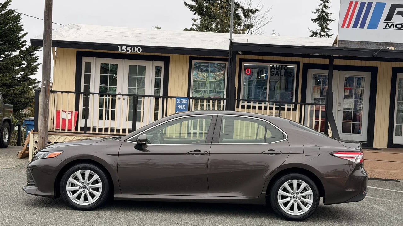 Used 2018 Toyota Camry LE w/ Moonroof Package FWD image 2