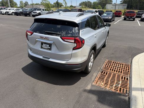 Used 2022 GMC Terrain SLE w/ Driver Convenience Package FWD image 11