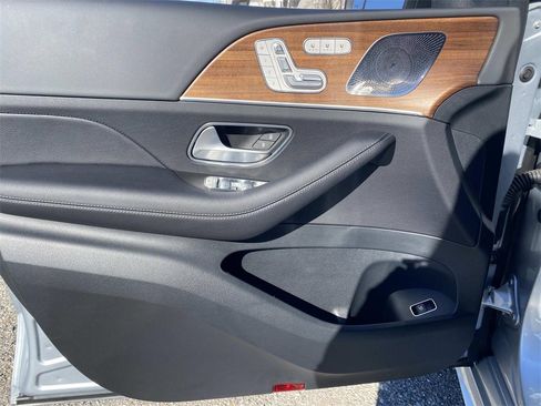 Used 2025 Mercedes-Benz GLS 450 4MATIC image 12