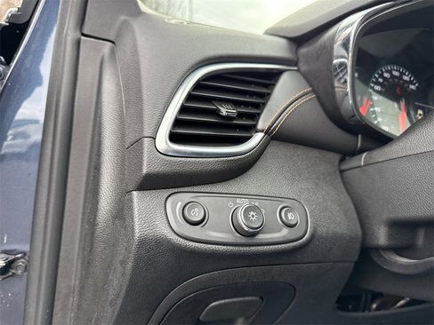 Used 2018 Chevrolet Trax Premier image 24