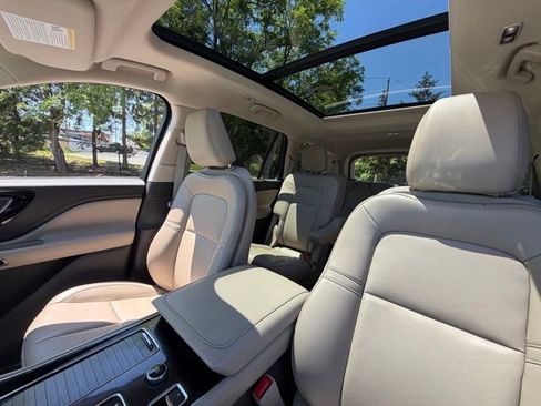 Used 2022 Lincoln Aviator AWD w/ Premium Package image 21