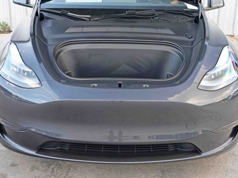 Used 2024 Tesla Model Y Long Range AWD/4WD image 8