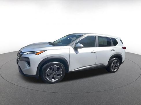 Used 2025 Nissan Rogue SV image 8