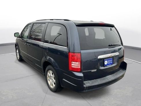 Used 2008 Chrysler Town & Country Touring image 4