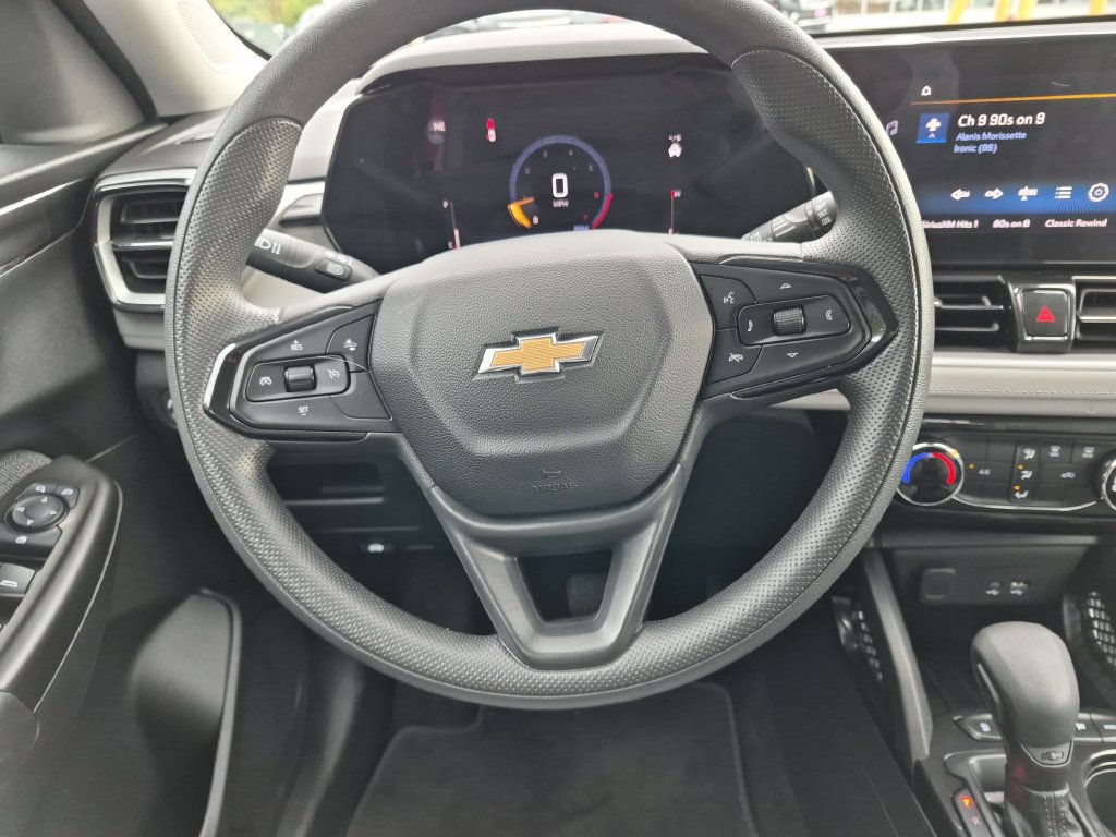Used 2025 Chevrolet TrailBlazer LT AWD/4WD image 18