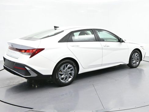 Used 2024 Hyundai Elantra SEL FWD image 7