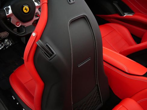 Used 2017 Ferrari California T RWD image 29