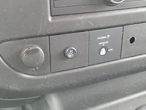 Used 2015 Chevrolet Express 2500 RWD image 23