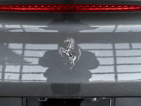 Used 2013 Ferrari California image 24