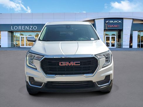 Used 2022 GMC Terrain SLE image 2