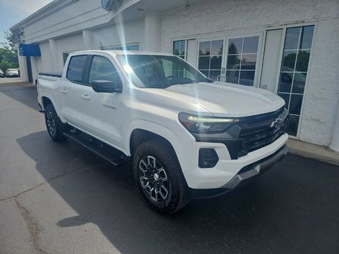Used 2024 Chevrolet Colorado Z71 w/ Z71 Convenience Package 2 AWD/4WD image 2