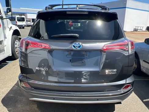 Used 2017 Toyota RAV4 Limited image 5