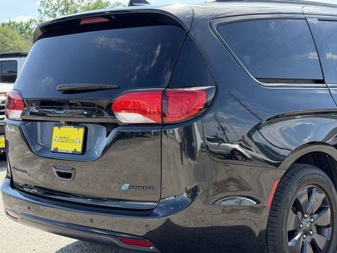 Used 2020 Chrysler Pacifica Limited w/ Advanced Safetytec Group image 10