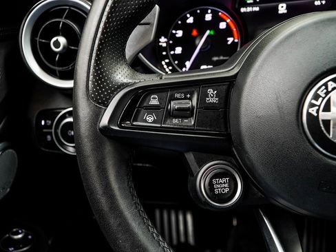 Used 2022 Alfa Romeo Giulia Veloce image 33