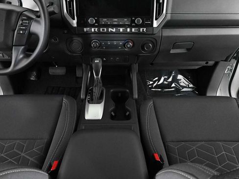Used 2025 Nissan Frontier SV RWD image 14