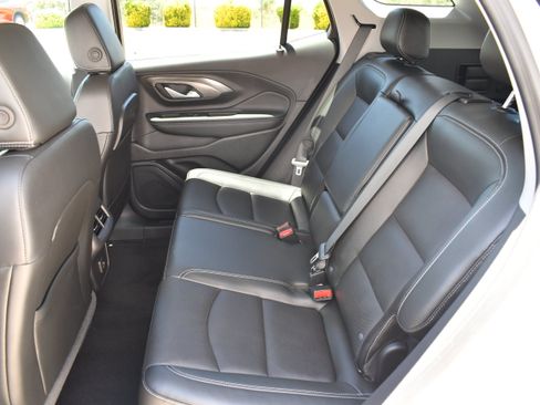 Used 2024 GMC Terrain SLT w/ Infotainment Package II AWD/4WD image 30