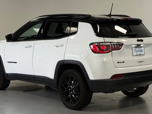 Used 2023 Jeep Compass Latitude AWD/4WD image 4