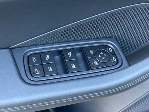 New 2026 Porsche Macan 4 Electric image 13