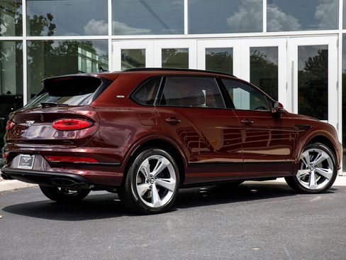 Used 2023 Bentley Bentayga Extended Wheelbase AWD/4WD image 18
