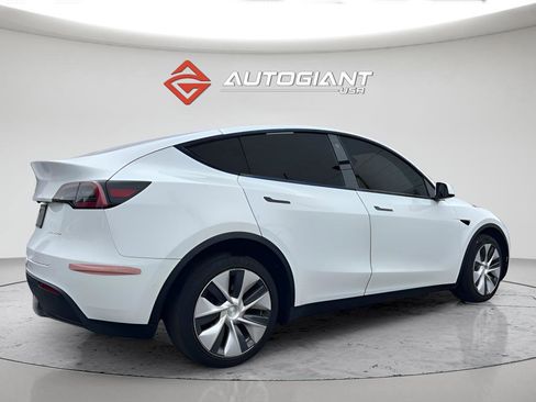 Used 2022 Tesla Model Y Long Range image 8
