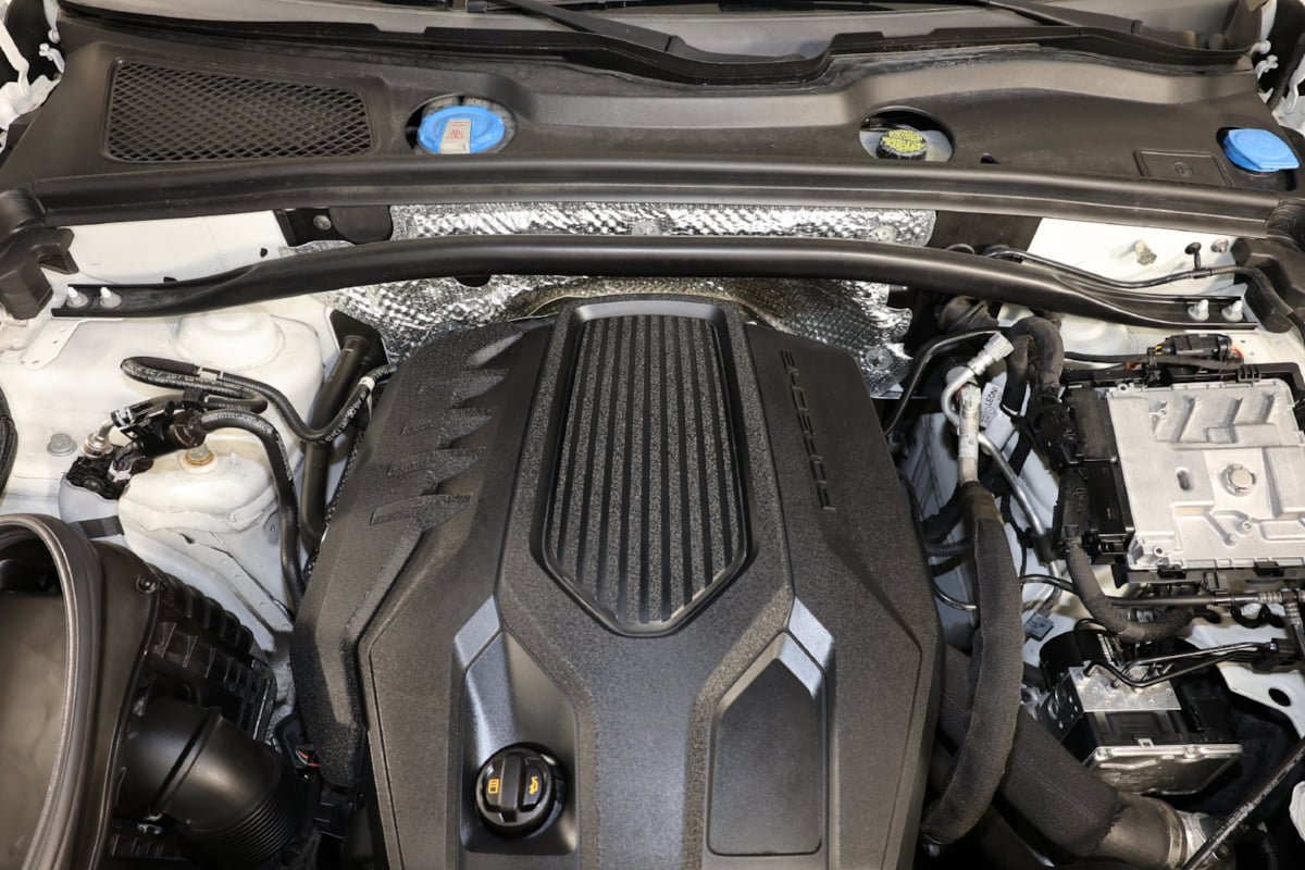 Used 2023 Porsche Macan AWD/4WD image 36