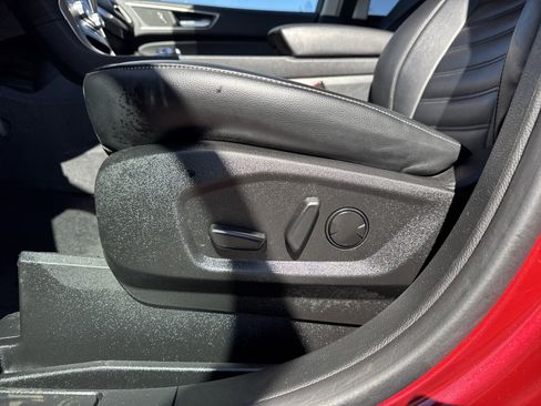 Used 2023 Ford Edge SEL image 25