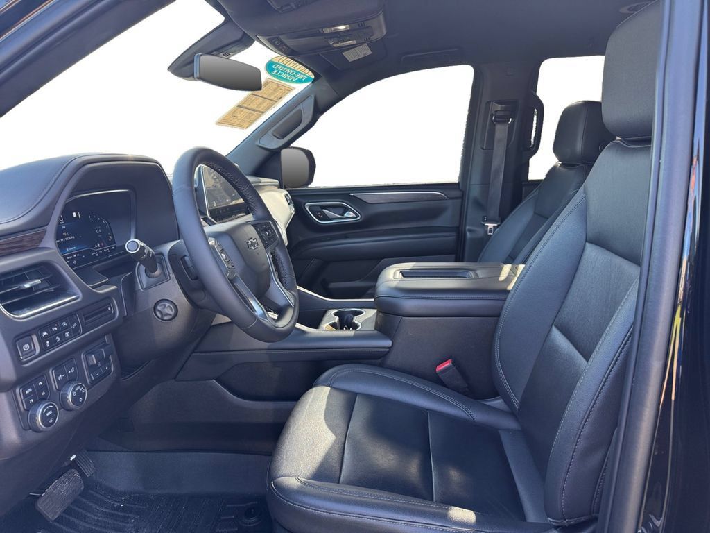 Used 2022 Chevrolet Tahoe Z71 w/ Z71 Off-Road Package AWD/4WD image 13