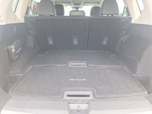 Used 2024 Nissan Rogue SL FWD image 25