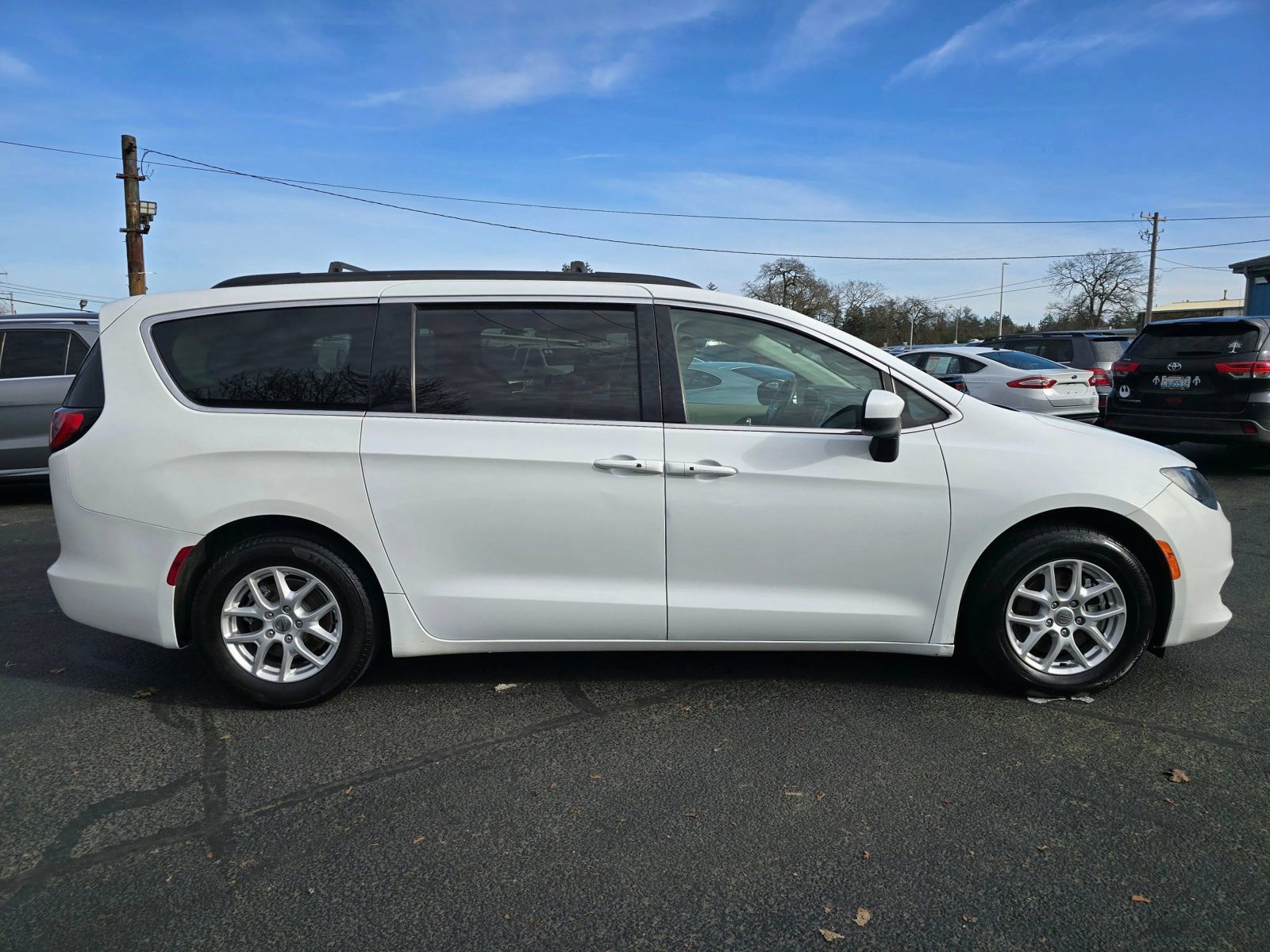 Used 2021 Chrysler Voyager Lxi FWD image 6