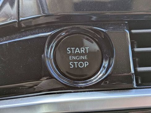 Used 2025 Nissan Pathfinder SL FWD image 31