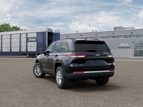 New 2026 Jeep Grand Cherokee image 3