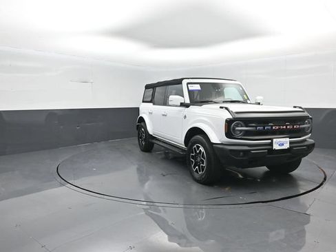 Used 2022 Ford Bronco Outer Banks AWD/4WD image 2
