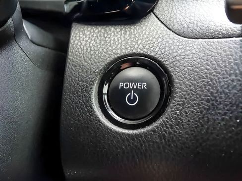 Used 2025 Toyota Camry SE FWD image 16