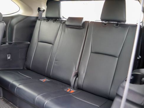 Used 2023 Toyota Highlander XLE FWD image 12