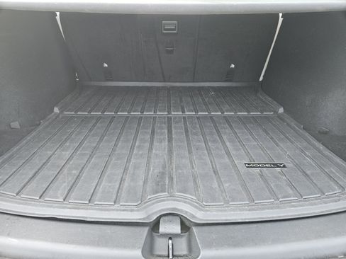 Used 2023 Tesla Model Y Long Range image 33