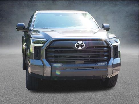 Used 2025 Toyota Tundra SR5 w/ SR5 Premium Package AWD/4WD image 7
