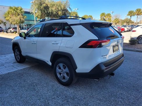 Used 2022 Toyota RAV4 LE image 9