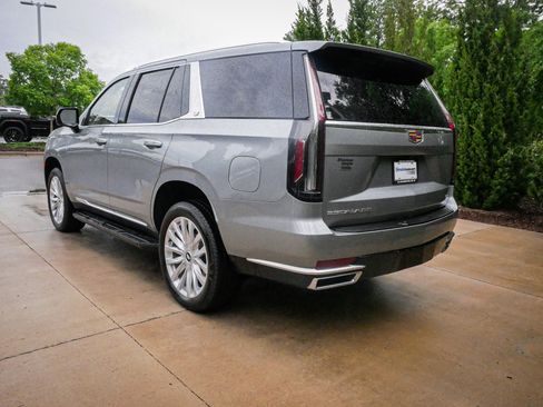 Used 2024 Cadillac Escalade Luxury AWD/4WD image 8