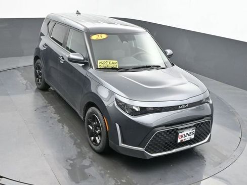 Used 2025 Kia Soul LX w/ LX Technology Package FWD image 12