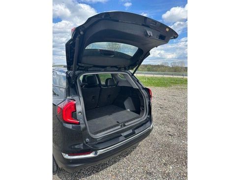 Used 2022 GMC Terrain SLT w/ GMC Pro Grade Package AWD/4WD image 12