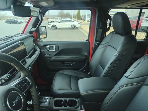 Used 2024 Jeep Wrangler Sahara w/ Technology Group image 10